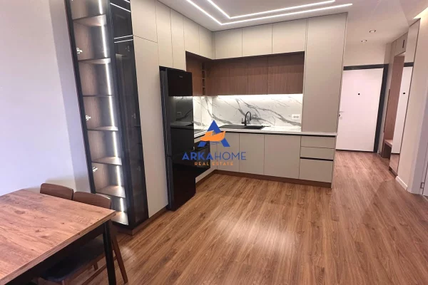 Shtepi me qera Apartament ne Tirane, 2+1, Mobilimi E mobiluar, Pagesa 1,000  Euro.