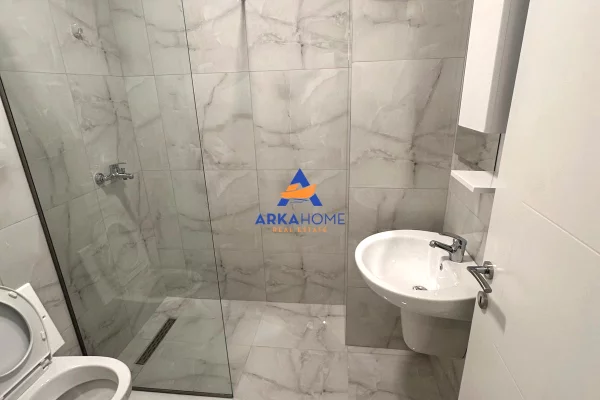 Shtepi me qera Apartament ne Tirane, 2+1, Mobilimi E mobiluar, Pagesa 1,000  Euro.