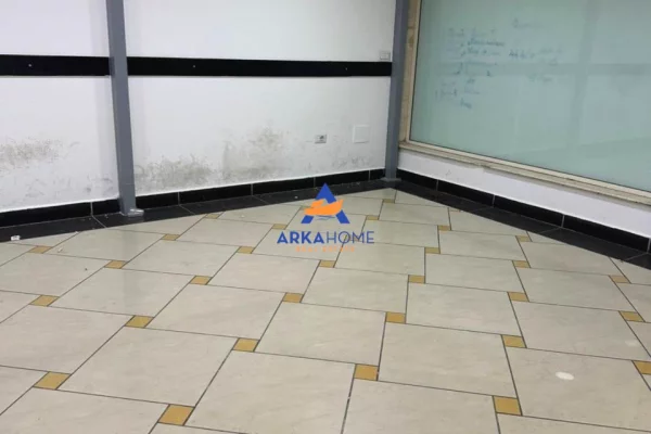 JEPET DYQAN ME QERA 60M2 "TEK GALERIA, ISH KINEMA 17 NENTORI" 60.000 LEKE