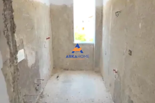 Shtepi ne shitje Apartament ne Tirane, 1+1, Mobilimi Bosh, pa mobiluar, Pagesa 68,000  Euro.