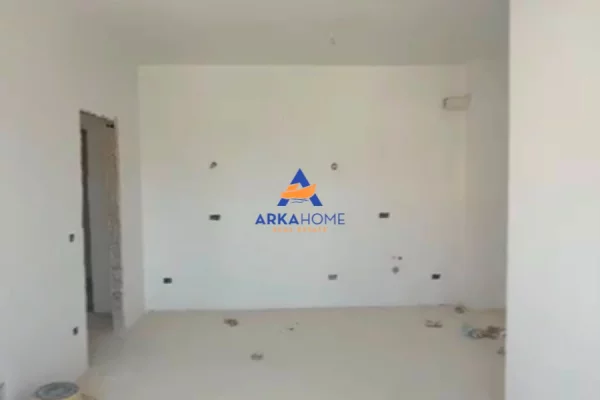 Shtepi ne shitje Apartament ne Tirane, 1+1, Mobilimi Bosh, pa mobiluar, Pagesa 68,000  Euro.