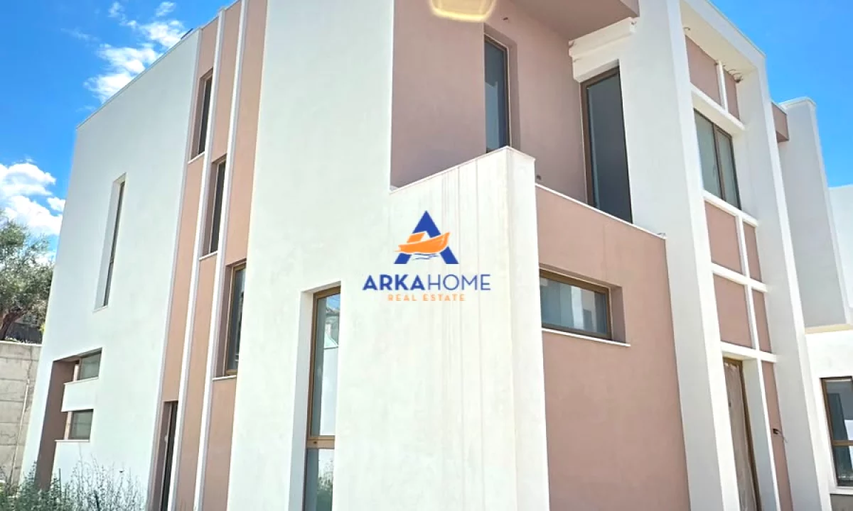 Shtepi ne shitje Vila Luksoze ne Tirane, 3+1, Mobilimi Bosh, pa mobiluar, Pagesa 701,400  Euro.