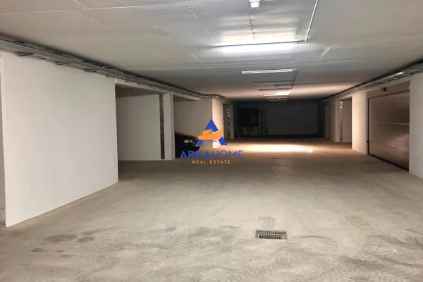 Shtepi ne shitje Vila Luksoze ne Tirane, 3+1, Mobilimi Bosh, pa mobiluar, Pagesa 701,400  Euro.