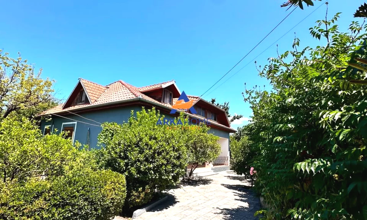 Shtepi ne shitje Shtepi Private ne Tirane, 3+1, Mobilimi E mobiluar, Pagesa 260,000  Euro.