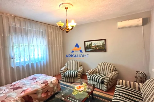 Shtepi ne shitje Shtepi Private ne Tirane, 3+1, Mobilimi E mobiluar, Pagesa 260,000  Euro.