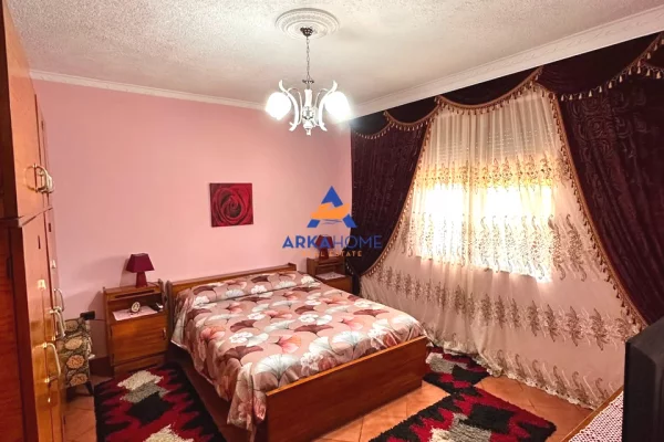 Shtepi ne shitje Shtepi Private ne Tirane, 3+1, Mobilimi E mobiluar, Pagesa 260,000  Euro.