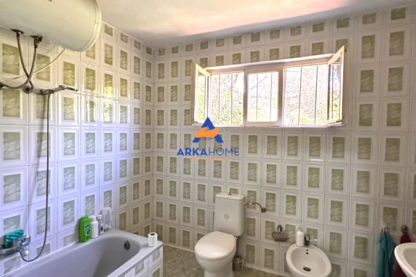 Shtepi ne shitje Shtepi Private ne Tirane, 3+1, Mobilimi E mobiluar, Pagesa 260,000  Euro.