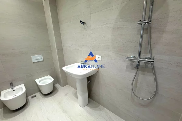 Shtepi ne shitje Apartament ne Tirane, 2+1, Mobilimi Bosh, pa mobiluar, Pagesa 160,771  Euro.