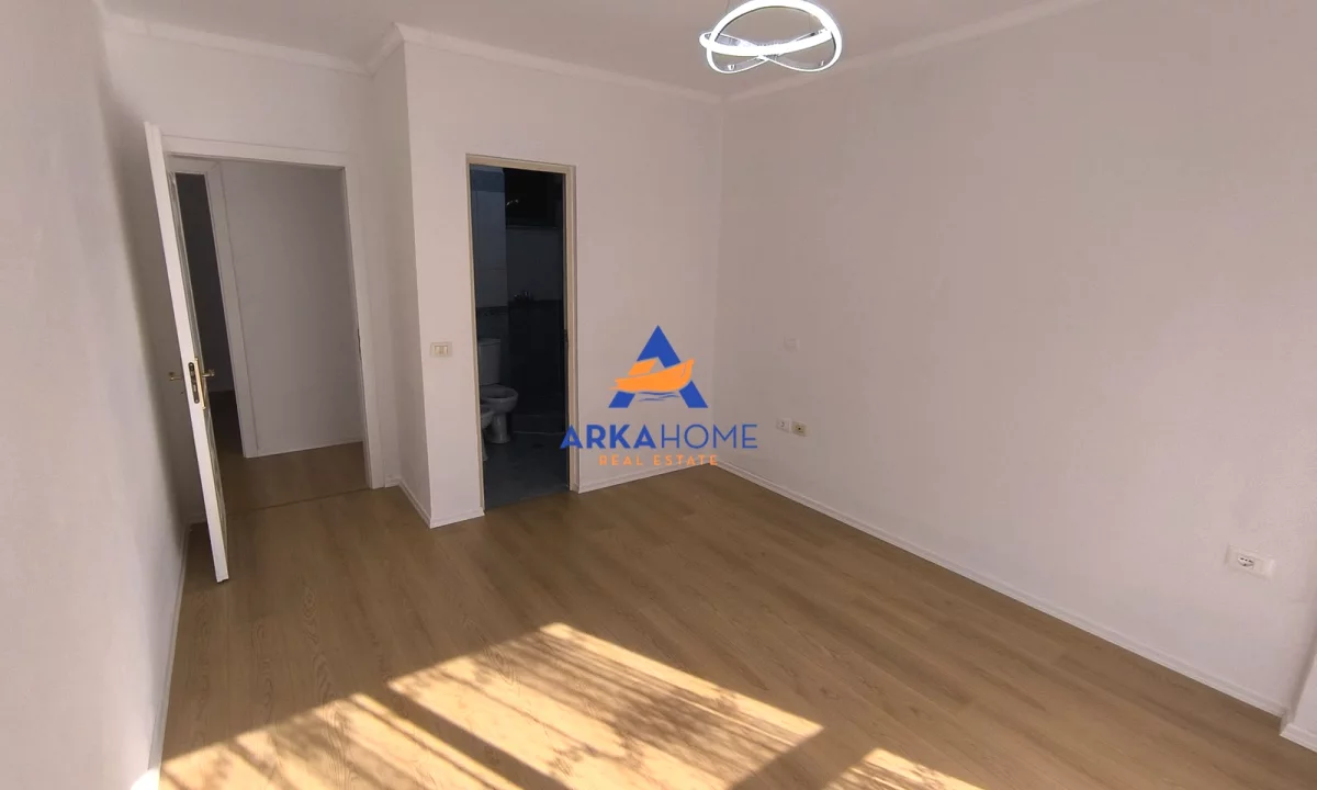 Shtepi ne shitje Apartament ne Tirane, 2+1, Mobilimi E mobiluar, Pagesa 139,335  Euro.