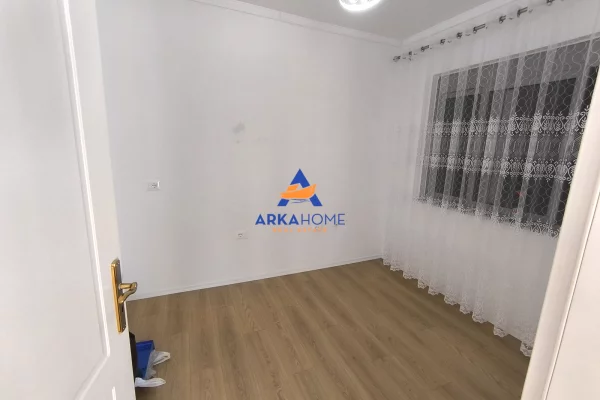 Shtepi ne shitje Apartament ne Tirane, 2+1, Mobilimi E mobiluar, Pagesa 139,335  Euro.