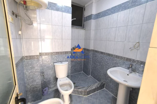 Shtepi ne shitje Apartament ne Tirane, 2+1, Mobilimi E mobiluar, Pagesa 139,335  Euro.