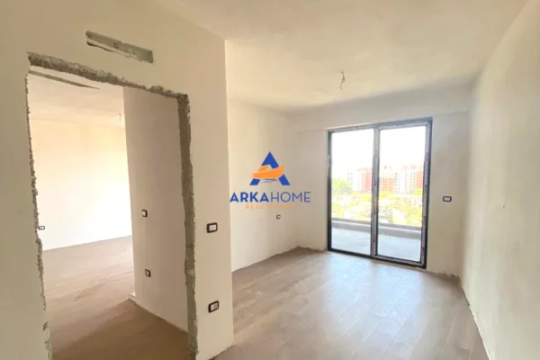 Shtepi ne shitje Apartament ne Tirane, 2+1, Mobilimi Bosh, pa mobiluar, Pagesa 155,720  Euro.