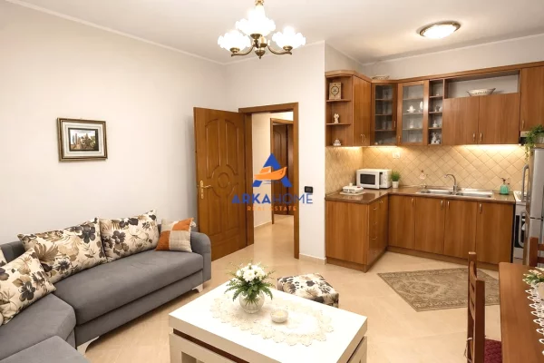 Shtepi me qera Apartament ne Tirane, 2+1, Mobilimi E mobiluar, Pagesa 525  Euro.