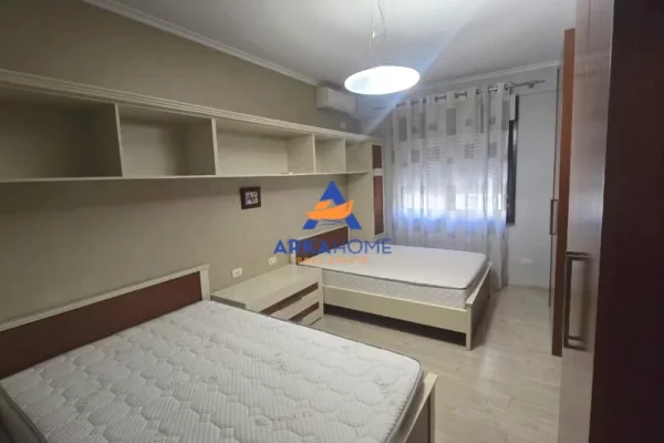 Shtepi me qera Apartament ne Tirane, 1+1, Mobilimi E mobiluar, Pagesa 696  Euro.