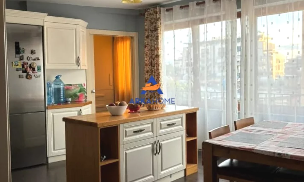 Shtepi me qera Apartament ne Tirane, 3+1, Mobilimi E mobiluar, Pagesa 1,000  Euro.