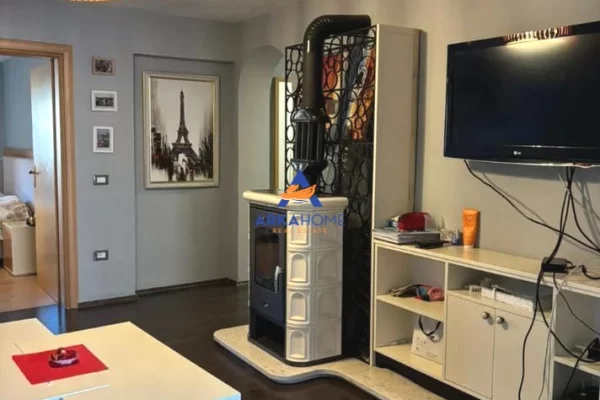 Shtepi me qera Apartament ne Tirane, 3+1, Mobilimi E mobiluar, Pagesa 1,000  Euro.