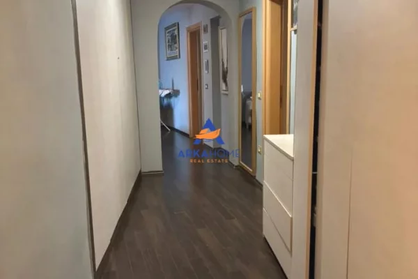 Shtepi me qera Apartament ne Tirane, 3+1, Mobilimi E mobiluar, Pagesa 1,000  Euro.