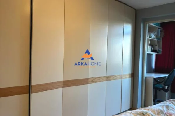Shtepi me qera Apartament ne Tirane, 3+1, Mobilimi E mobiluar, Pagesa 1,000  Euro.