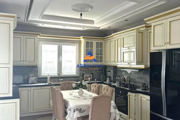 Shtepi me qera Apartament ne Tirane, 3+1, Mobilimi E mobiluar, Pagesa 3,536  Euro.