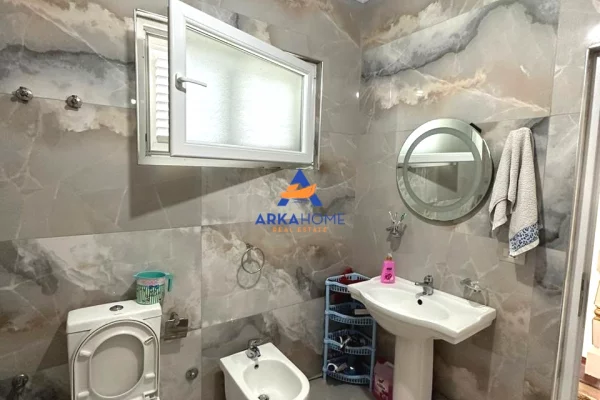 Shtepi me qera Apartament ne Tirane, 3+1, Mobilimi E mobiluar, Pagesa 3,536  Euro.