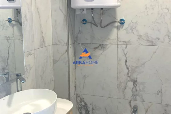 Shtepi me qera Apartament ne Tirane, 2+1, Mobilimi Bosh, pa mobiluar, Pagesa 2,000  Euro.