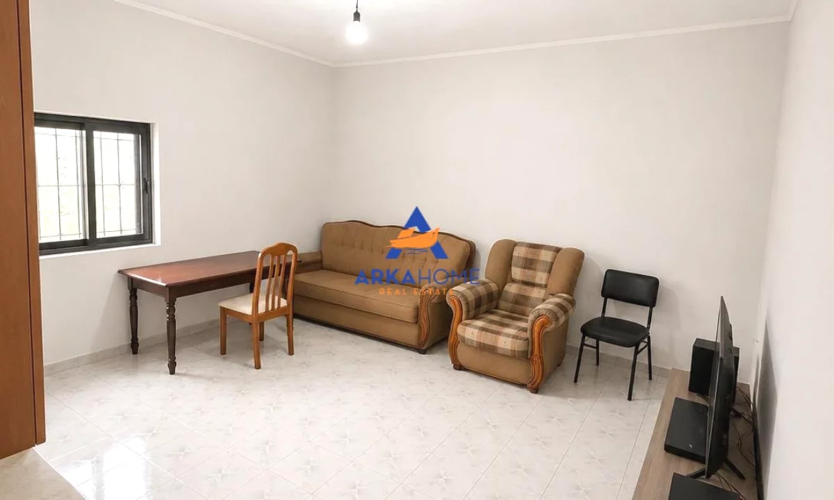 Shtepi ne shitje Shtepi Private ne Tirane, 3+1, Mobilimi Bosh, pa mobiluar, Pagesa 200,000  Euro.