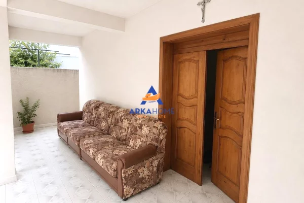 Shtepi ne shitje Shtepi Private ne Tirane, 3+1, Mobilimi Bosh, pa mobiluar, Pagesa 200,000  Euro.