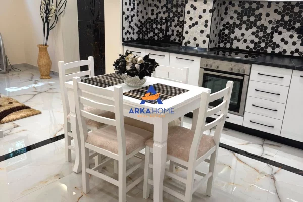 Shtepi me qera Apartament ne Tirane, 2+1, Mobilimi E mobiluar, Pagesa 800  Euro.
