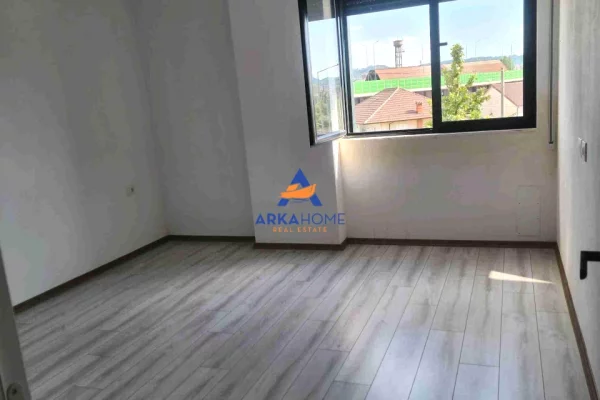 Shtepi ne shitje Apartament ne Tirane, 3+1, Mobilimi Bosh, pa mobiluar, Pagesa 202,500  Euro.