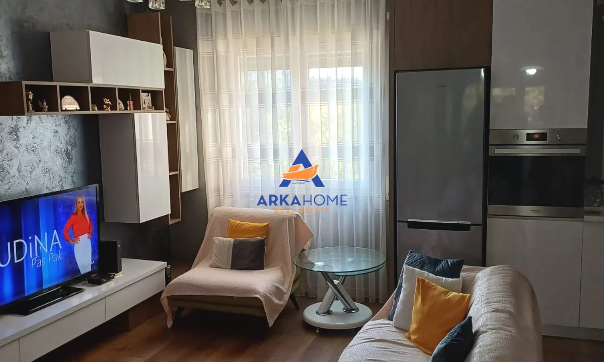 Shtepi ne shitje Apartament ne Tirane, 3+1, Mobilimi E mobiluar, Pagesa 280,000  Euro.