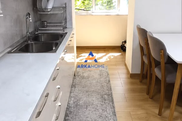 Shtepi ne shitje Apartament ne Tirane, 1+1, Mobilimi E mobiluar, Pagesa 155,000  Euro.