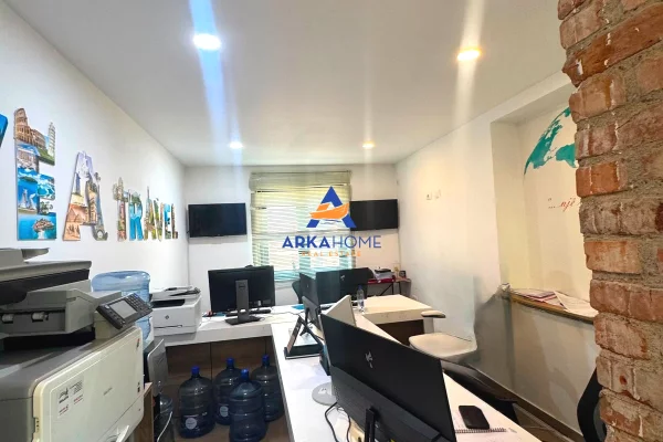SHITET AMBIENT BIZNESI 60M2 "RRUGA MUHAMET GJOLLESHA" 260.000 EURO