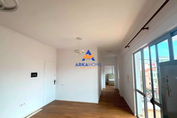 Shtepi ne shitje Apartament ne Tirane, 1+1, Mobilimi E mobiluar, Pagesa 153,000  Euro.
