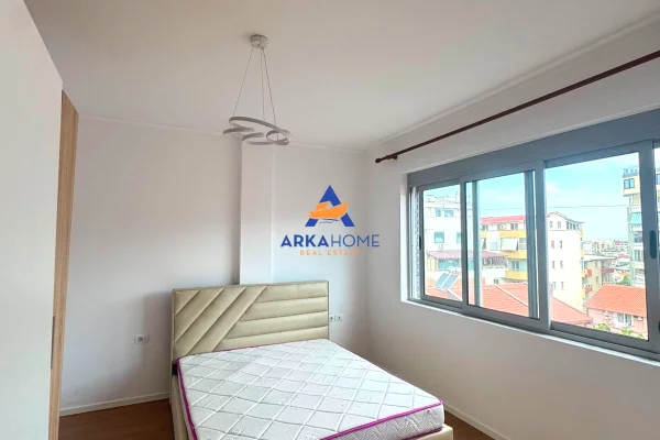Shtepi ne shitje Apartament ne Tirane, 1+1, Mobilimi E mobiluar, Pagesa 153,000  Euro.