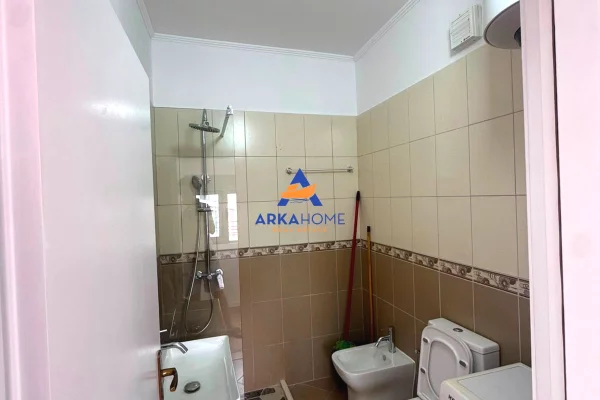 Shtepi ne shitje Apartament ne Tirane, 1+1, Mobilimi E mobiluar, Pagesa 153,000  Euro.