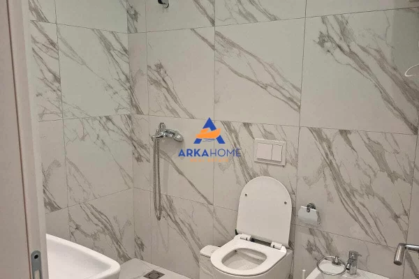 Shtepi me qera Apartament ne Tirane, 2+1, Mobilimi Bosh, pa mobiluar, Pagesa 1,000  Euro.