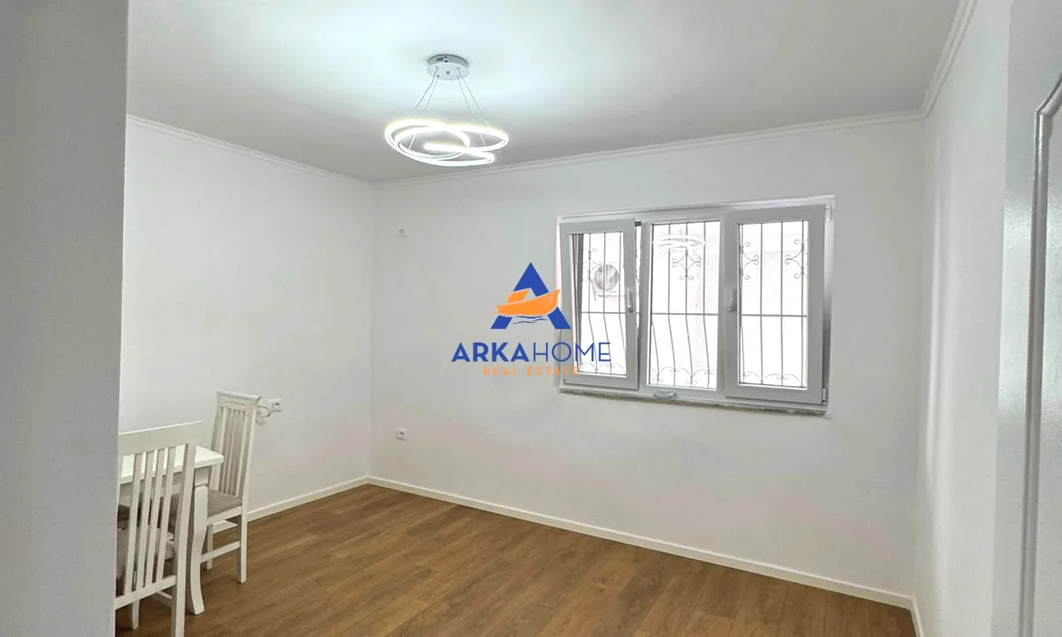 Shtepi ne shitje Apartament ne Tirane, 1+1, Mobilimi Bosh, pa mobiluar, Pagesa 123,000  Euro.