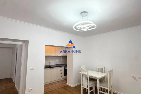 Shtepi ne shitje Apartament ne Tirane, 1+1, Mobilimi Bosh, pa mobiluar, Pagesa 123,000  Euro.