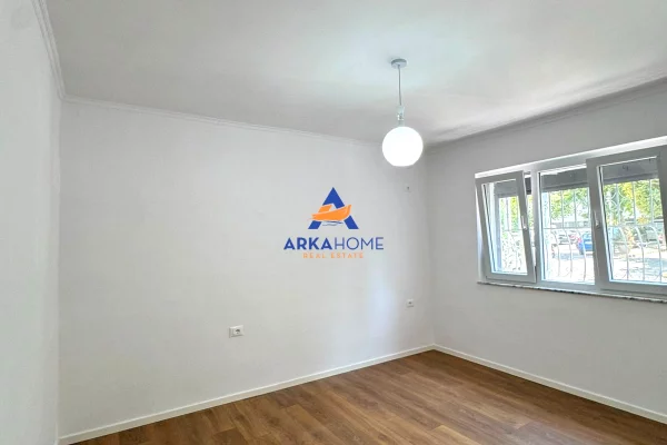 Shtepi ne shitje Apartament ne Tirane, 1+1, Mobilimi Bosh, pa mobiluar, Pagesa 123,000  Euro.