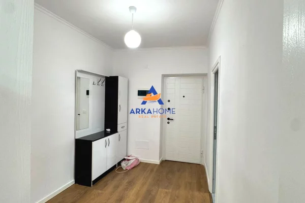 Shtepi ne shitje Apartament ne Tirane, 1+1, Mobilimi Bosh, pa mobiluar, Pagesa 123,000  Euro.