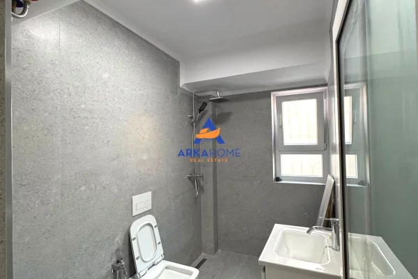 Shtepi ne shitje Apartament ne Tirane, 1+1, Mobilimi Bosh, pa mobiluar, Pagesa 123,000  Euro.