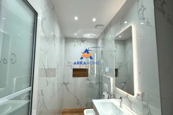 Shtepi ne shitje Apartament ne Tirane, 2+1, Mobilimi E mobiluar, Pagesa 168,000  Euro.