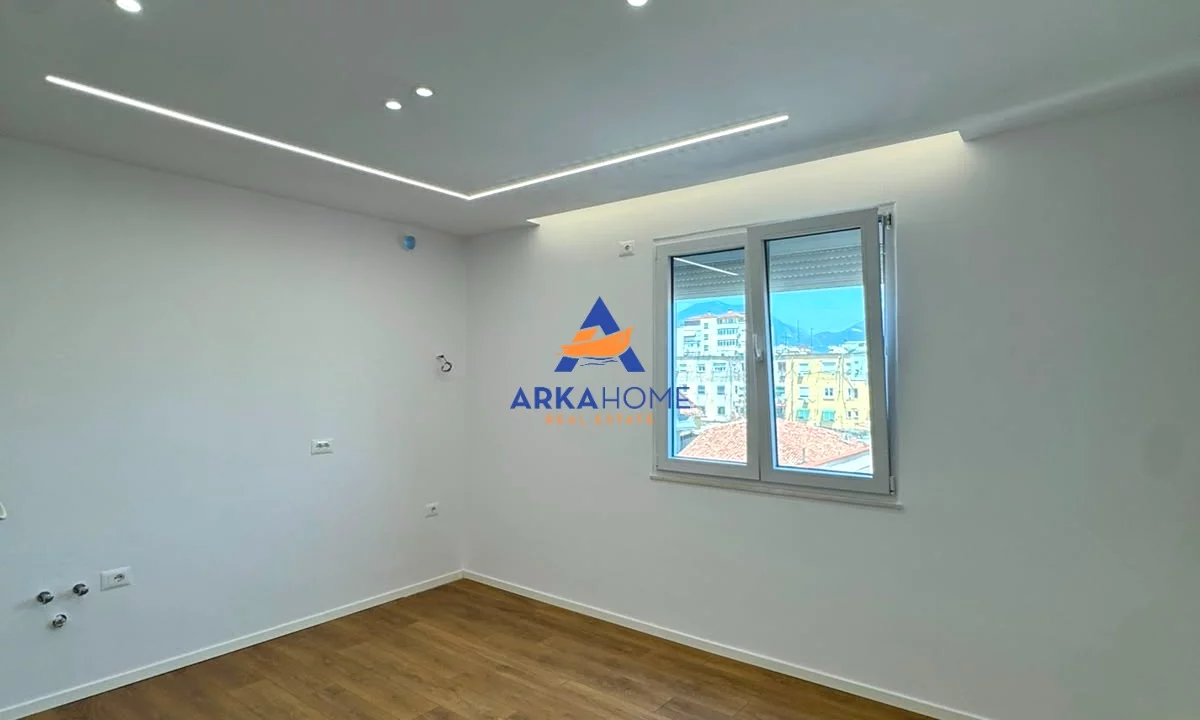 Shtepi ne shitje Apartament ne Tirane, 2+1, Mobilimi E mobiluar, Pagesa 168,000  Euro.