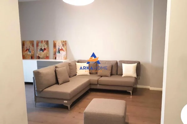 Ambient biznesi me qera 3+1 ne Tirane - 966 Euro
