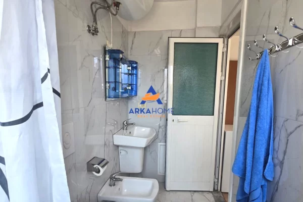 Shtepi me qera Apartament ne Tirane, Garsoniere, Mobilimi E mobiluar, Pagesa 472  Euro.