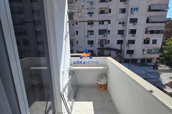 Shtepi me qera Apartament ne Tirane, Garsoniere, Mobilimi E mobiluar, Pagesa 472  Euro.
