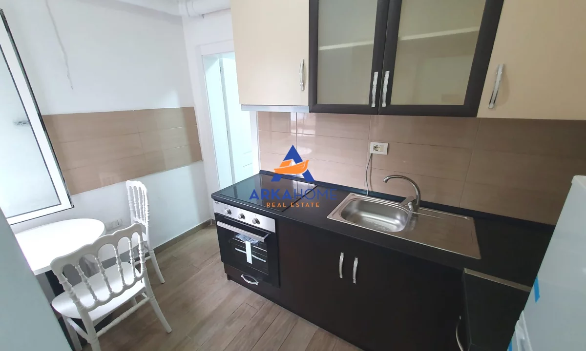 Shtepi me qera Apartament ne Tirane, Garsoniere, Mobilimi E mobiluar, Pagesa 483  Euro.