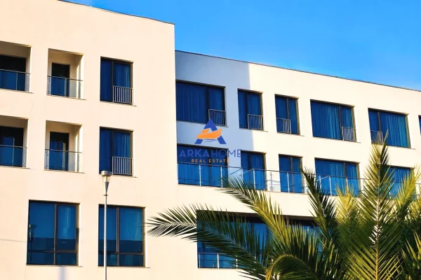 JEPET ME QIRA HOTEL 1050M2 "THUMANE" 180000 EURO