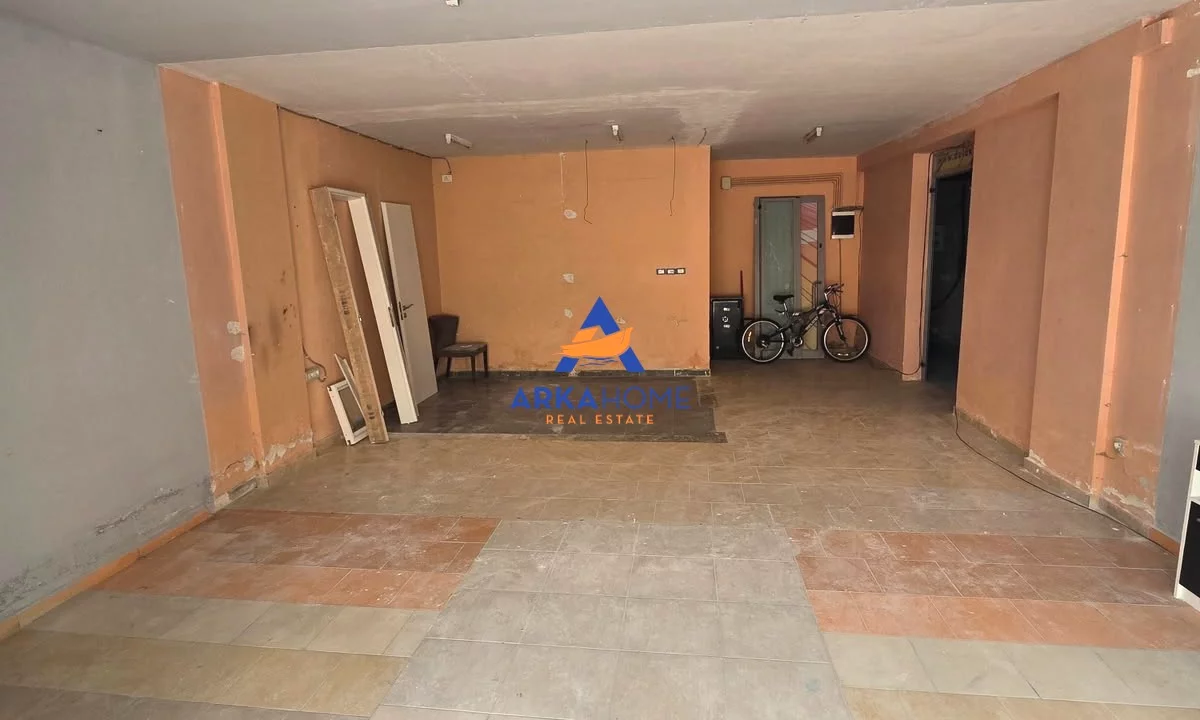 JEPET AMBIENT ME QERA 190M2 "LIQENI I THATE" 750 EURO