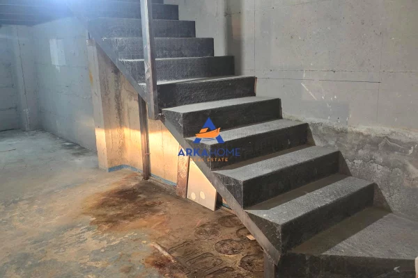 JEPET AMBIENT ME QERA 190M2 "LIQENI I THATE" 750 EURO